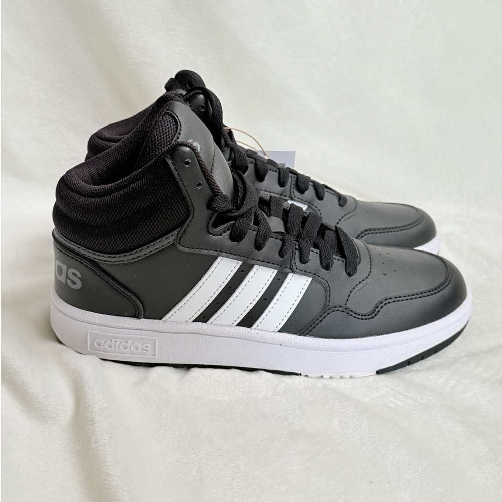 BOYS' ADIDAS HOOPS MID 3.0 Basketball SNEAKERS US size 4 Black/White